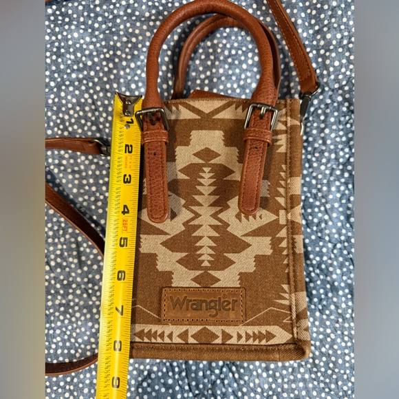 Wrangler Tan Geometric Crossbody Bag - Picture 4 of 7
